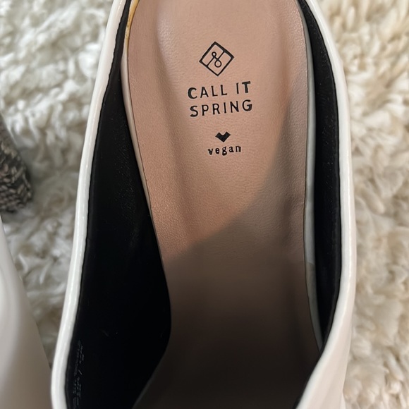 White Pointed Toe Clog with Snakeskin Print Block Heel - Picture 10 of 13